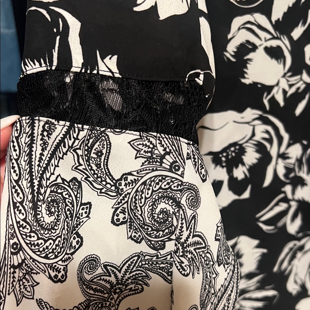 White House Black Market Black and White Floral Off-Shoulder Blouse - Picture 11 of 11